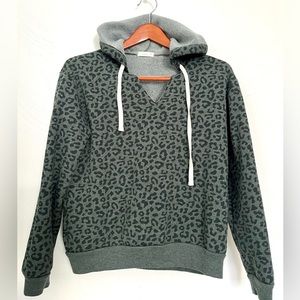Alternative Apparel cheetah hoodie, XS